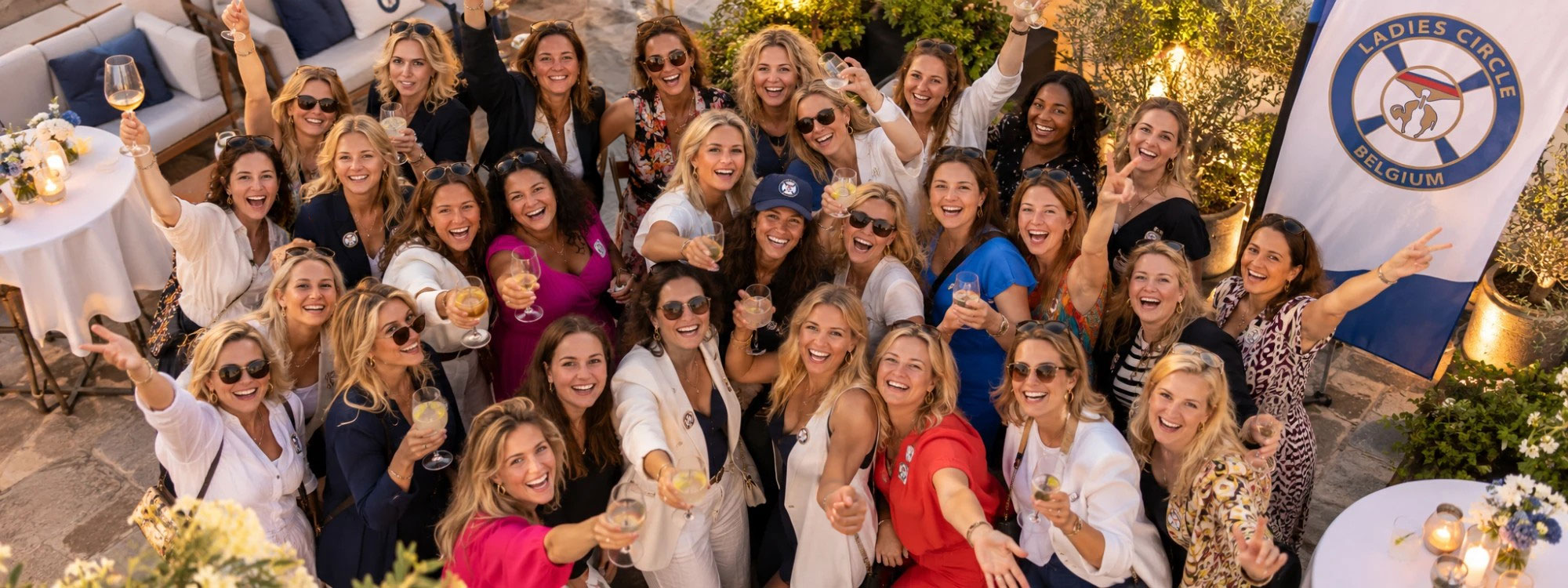 Ladies van Ladies' Circle Belgium heffen samen het glas