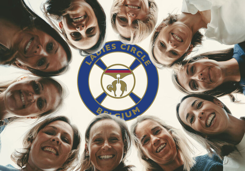 Ladies in een kring rond het logo van Ladies' Circle Belgium